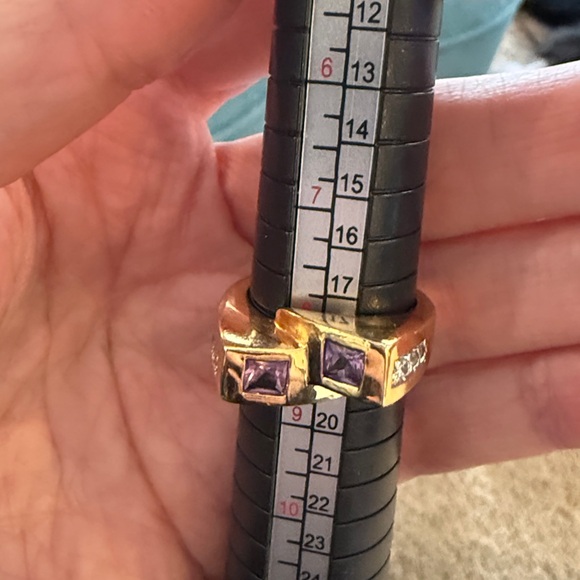 SIZE 8 RING - Picture 9 of 9